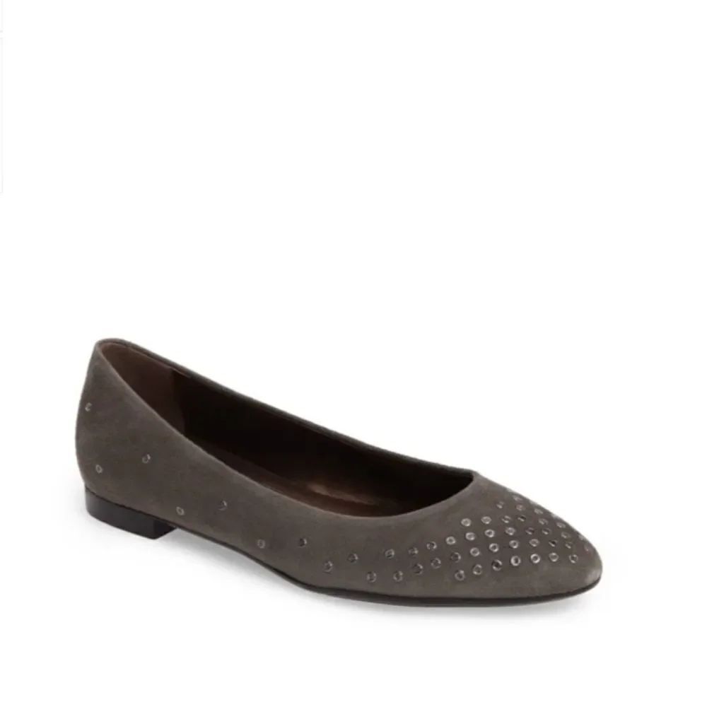Attilio Giusti Leombruni Grommet Flats Sz 38 1/2